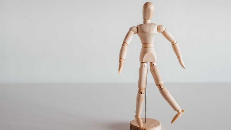 Modelfigur indadroteret bevægelse